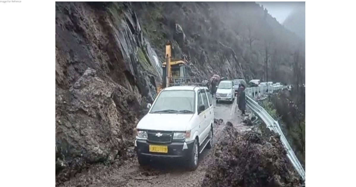 J-K : Landslide on Pahalgam-Chandanwari road, no casualties reported